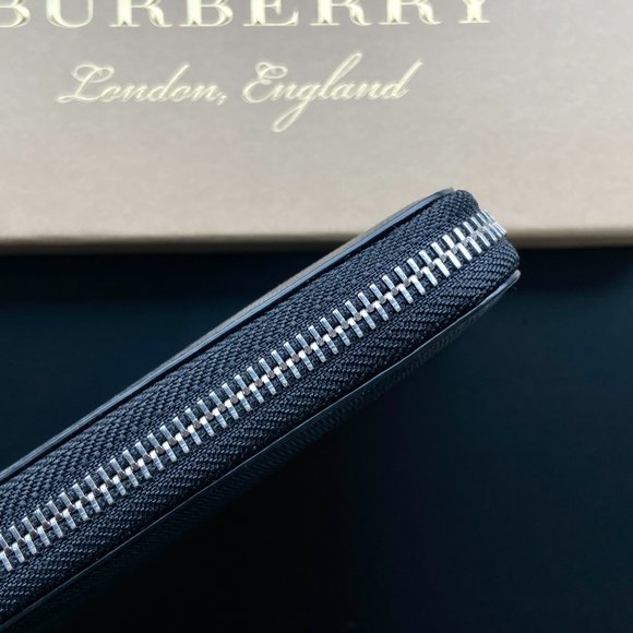 Burberry Men's Zip London Check Long Wallet - Picture 2 of 11